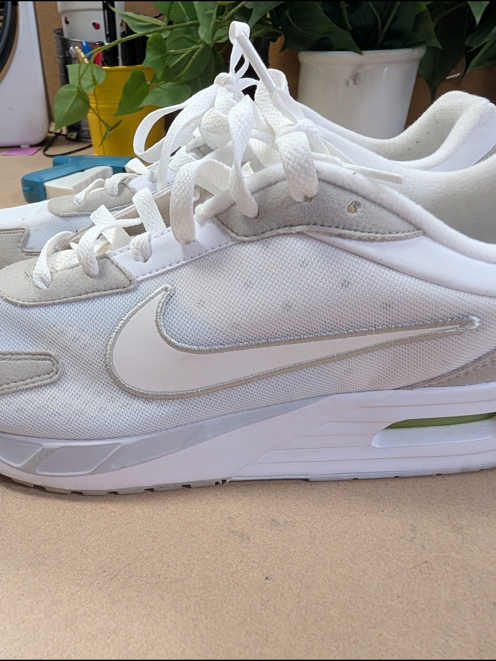 Nike Women's Air Max Solo Size 11 White Great Condition